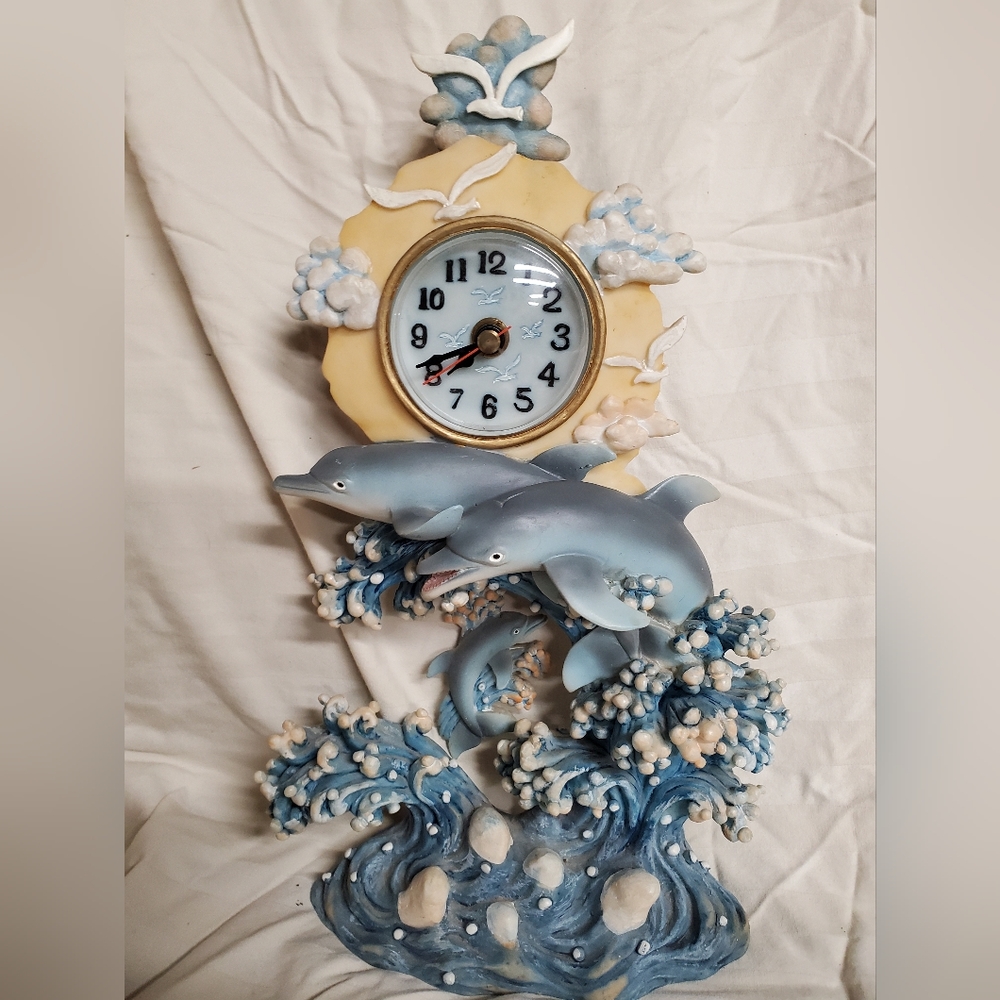 Dolphin clock
